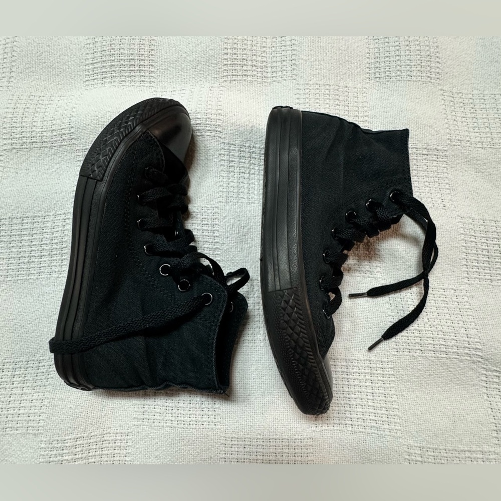 Converse All Stars Hi High Top Shoes Sneakers BLACK Size 2 boys or girls Youth - Picture 8 of 9